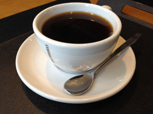 ハンドドリップのコーヒー。まろやかでフルーティーな後味。