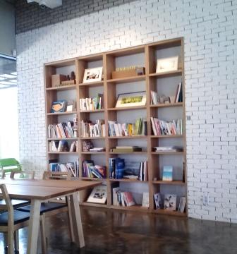 ブックスペースや