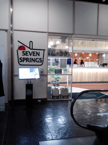 映画の後には食事や