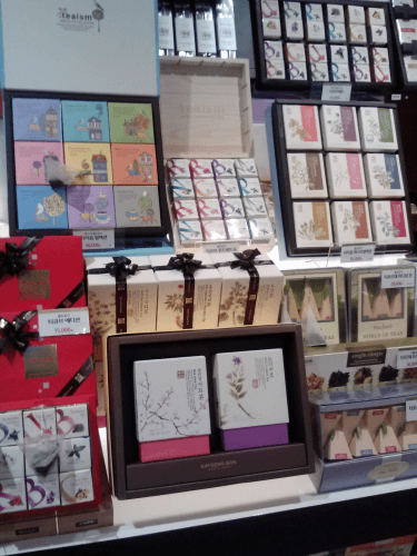 贈答用らしき商品も多数