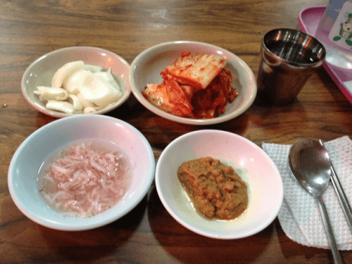 キムチ。スープの味付けはオキアミ。