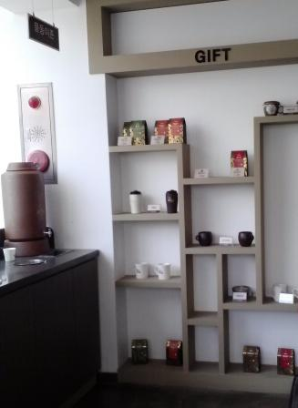 グッズ類も販売