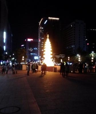 仏塔だけが輝いています