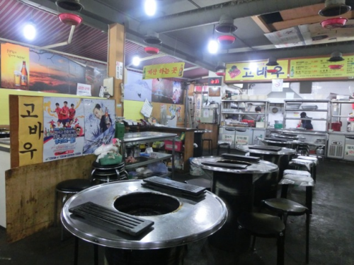 韓国の焼肉屋さんの雰囲気いっぱい!