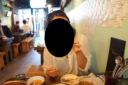 手で食べちゃう(∩´∀`)∩