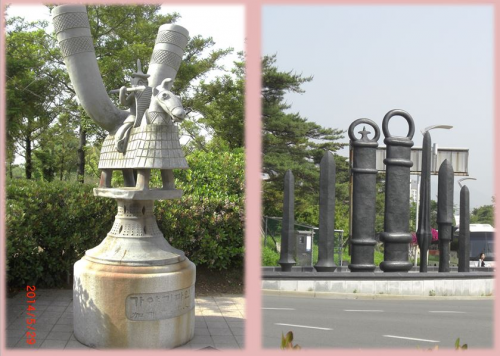 （左）　騎馬人形型土器。　　　　　　　　　　　　　（右）　つるぎ と さや