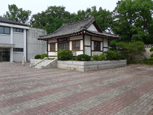 韓屋もありました。