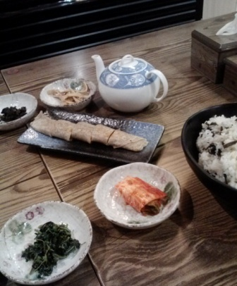 ２人で１本のクレープと