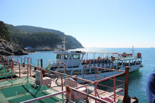 감지선착장(甘池遊覧船着場)の遊覧船です。