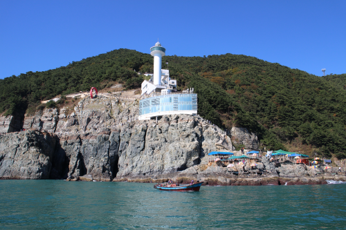 태종대등대（太宗台灯台)です。
