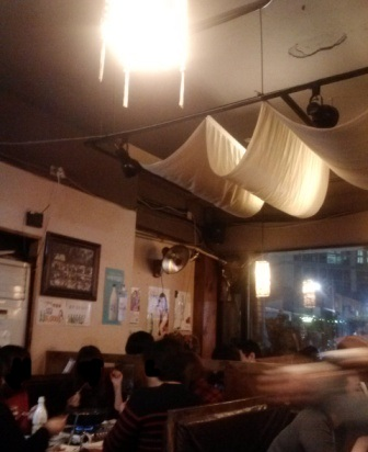 禁煙の２階席へ