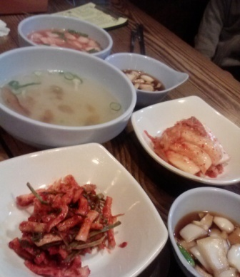 前菜をつまんだり