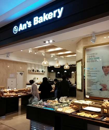 地下１階に位置