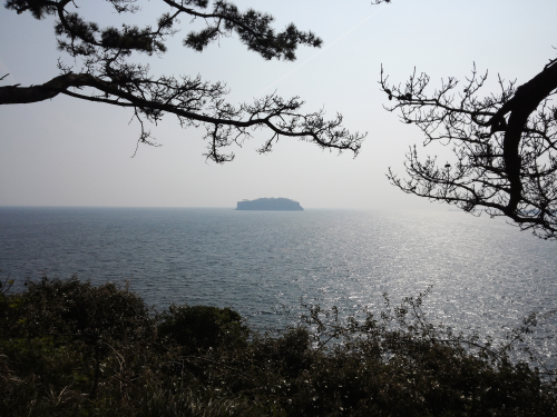 城山日出峰にも似た形の島
