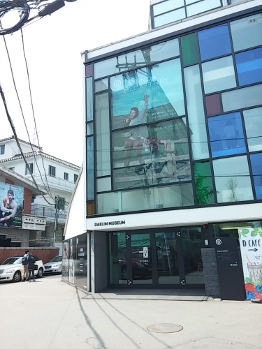 展示は２～４階です