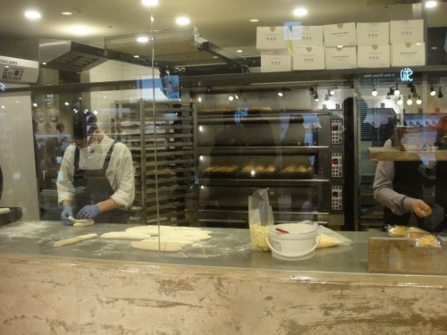 客にパン作成過程が見える