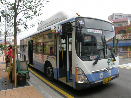 太宗台前のバス停です。３０番に乗って２５分