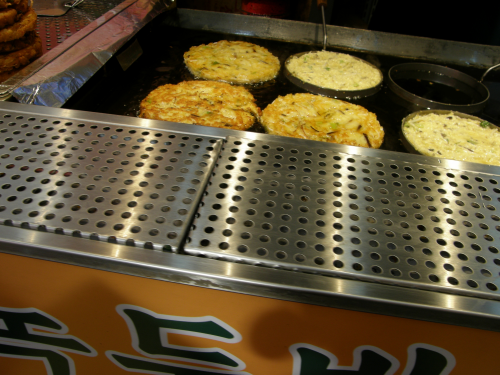 チヂミも焼いてます