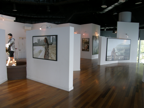 展望台の中ではチェジュウさんの写真展が開催されていました