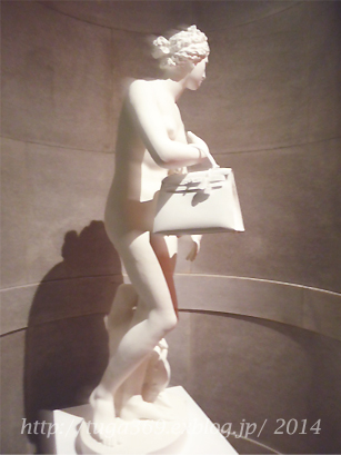 石膏で出来たバッグ。