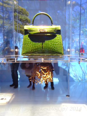 盆栽モチーフのミニバッグ。