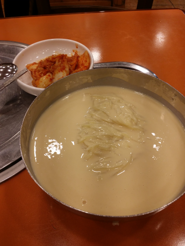 美術館に行く前に食べた晋州会館のｺﾝｸｸｽ