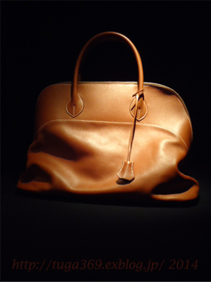 年代物のバッグ。