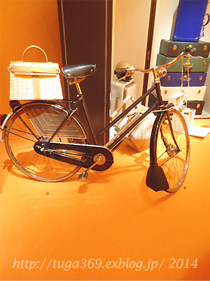 自転車もエルメス。