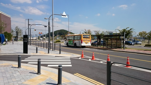 アウトレットのバス停