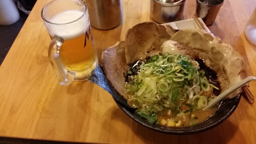 豚骨味噌+チャーシュー、野菜トッピング+生ビール+餃子