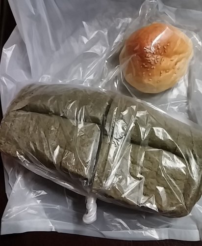ヨモギ食パンとコグマパンを購入