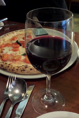 ピザに合うワインを選んでもらった!