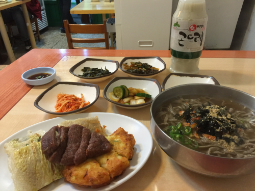 パンチャン(おかず)も豊富で豪華な晩餐♪