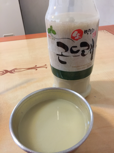 うっすら緑色のコンドゥレマッコリ