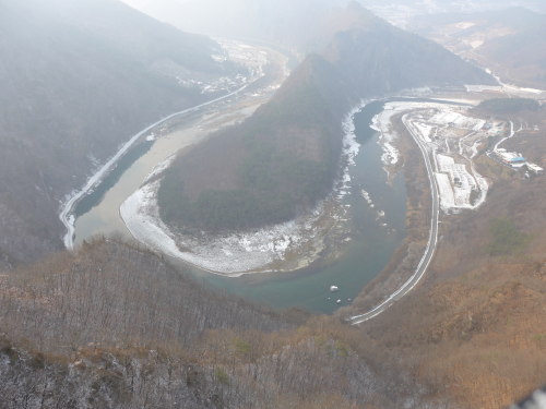 韓半島というよりは茄子？新幹線？
