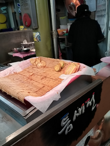 後日、スノコ上で発見し