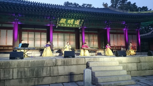 演奏が進むにつれ宵も進みきれいでした