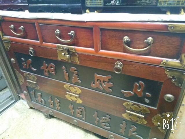 お店で飾り棚にしてたから少し安くしてくれたかな？