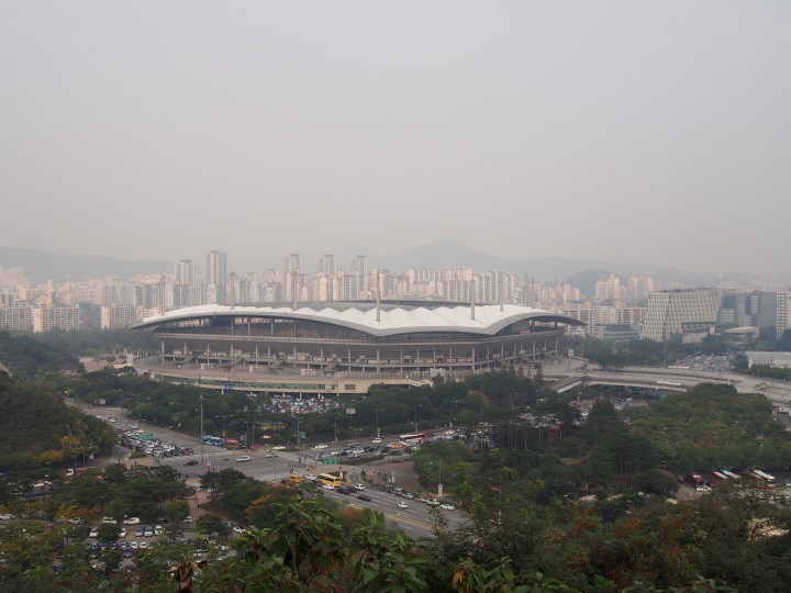 振り返ると、ワールドカップ競技場が見える。