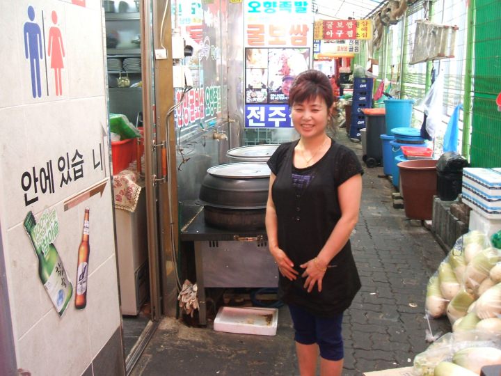 かわいいアジュンマ、はいキムチー！