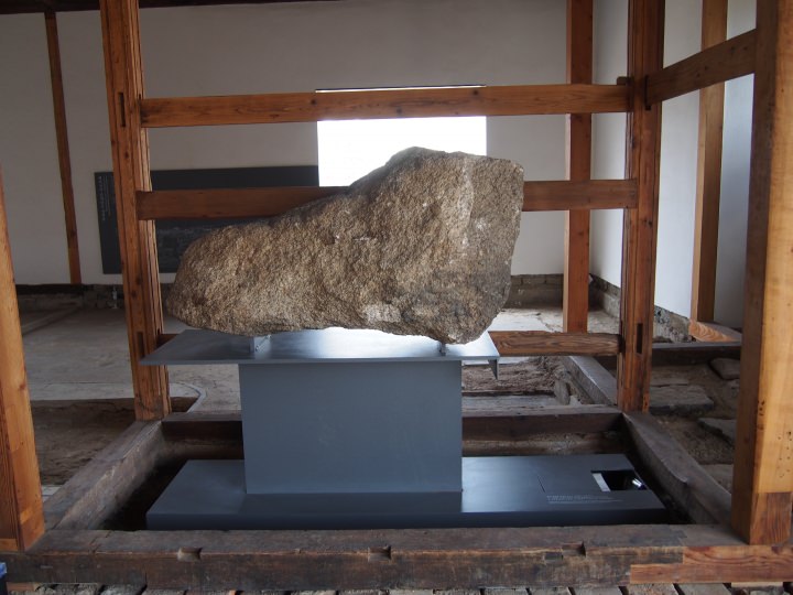 城郭に使われた石。