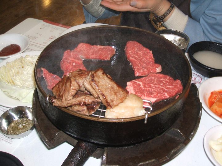 食べごろに焼いて切ってくれます。途中からセルフ（笑）