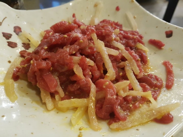 ユッケはフライング気味で4割ほど食べてしまいました