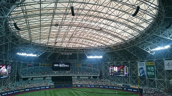 ドーム球場です。