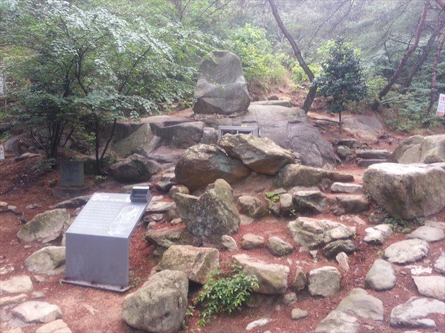 首の無い坐像ｄす。