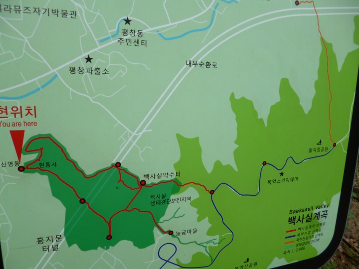 地図の左端に名前が載っています。