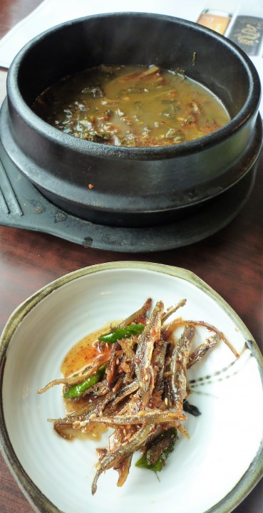 何かのチゲ。かなり辛かったです。小魚のあえ物も、結構辛かった~。