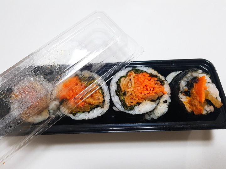 プラスチックの容器に入れてくれるのがとてもお気に入り