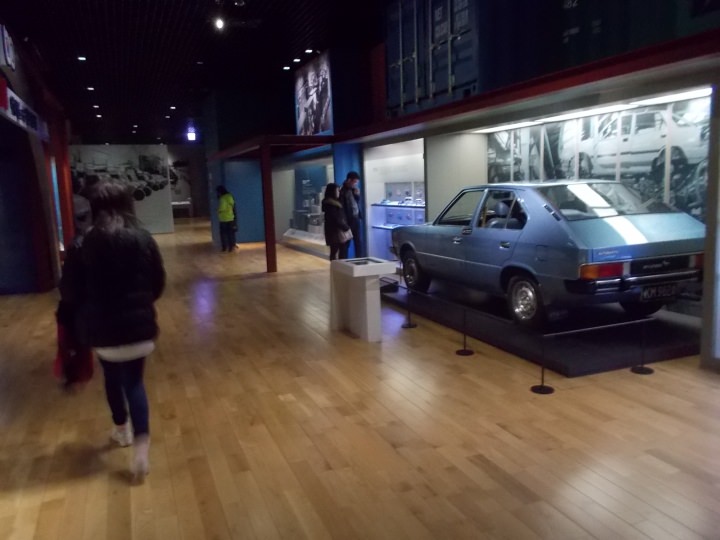 右奥　売れまくったポニー