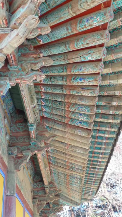 丹青は長い時間塗り直しがされていないようでしたが、それはそれで、なかなかの風合いでした。